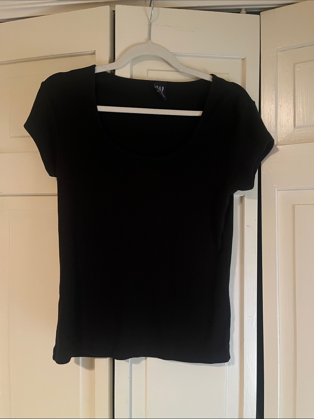 GAP Black Scoop Neck Short Sleeve Tee
